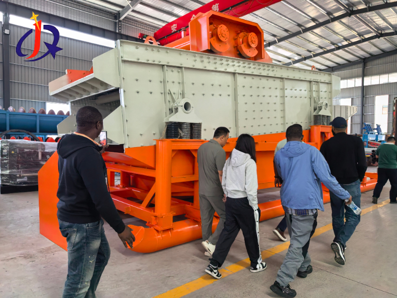 Els clients nigerians de mineria d'or al·luvial visiten Jinqi